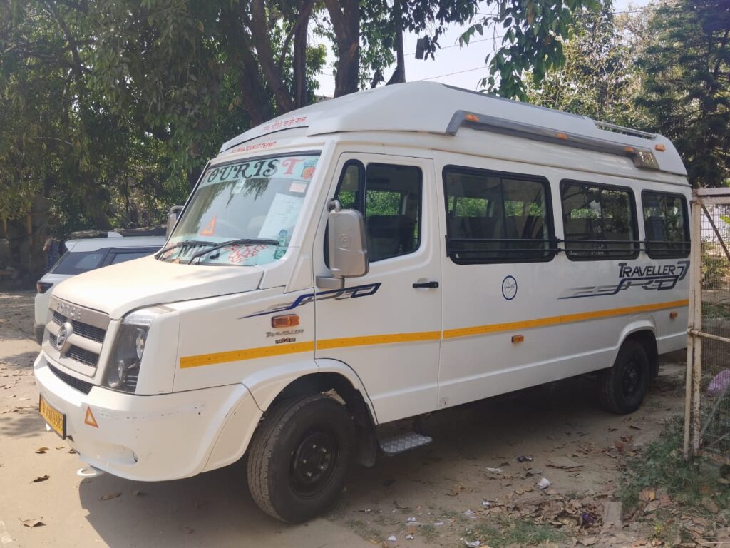 Tempo Traveller photo