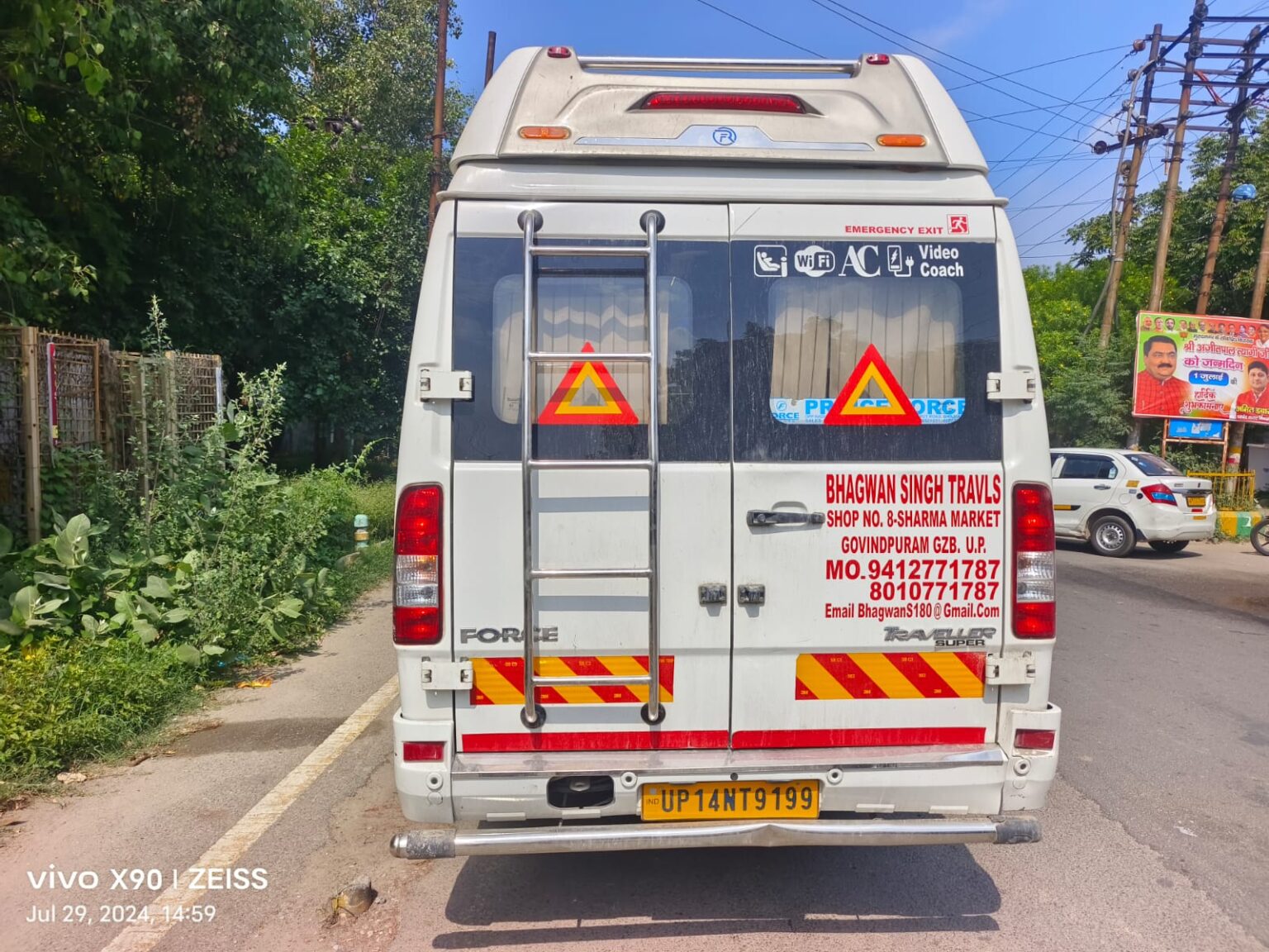12 Seater Tempo travelller on rent