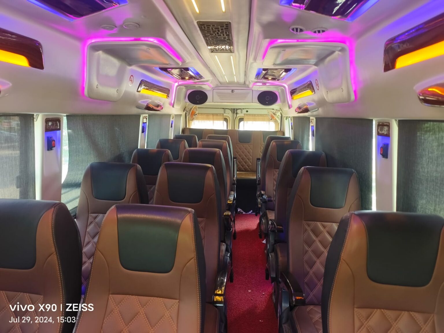 17 seater tempo traveller