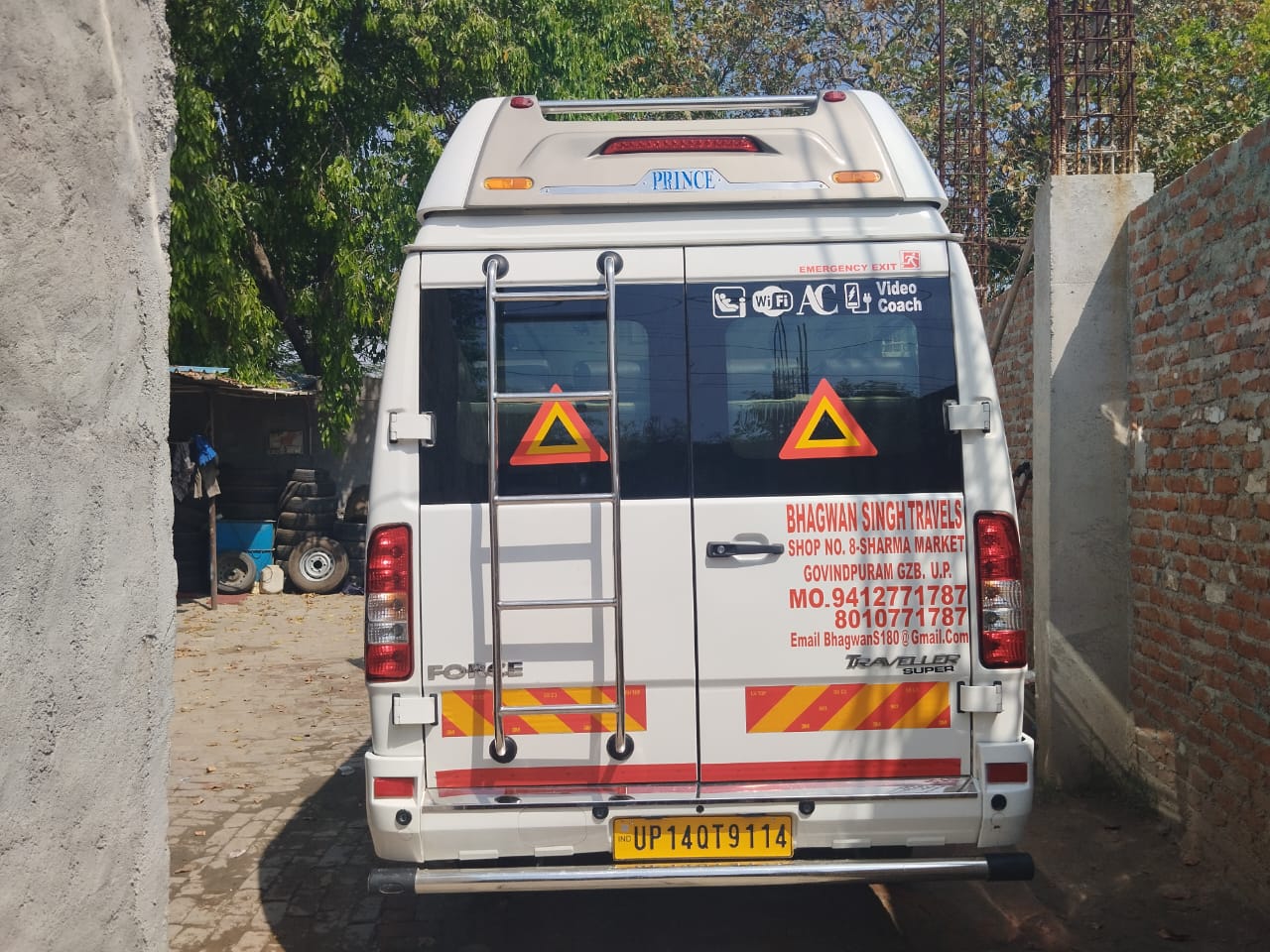 Tempo traveller photos
